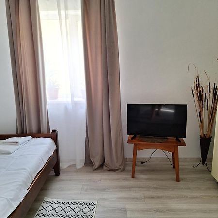 Miha'S Apartament Sulina Buitenkant foto