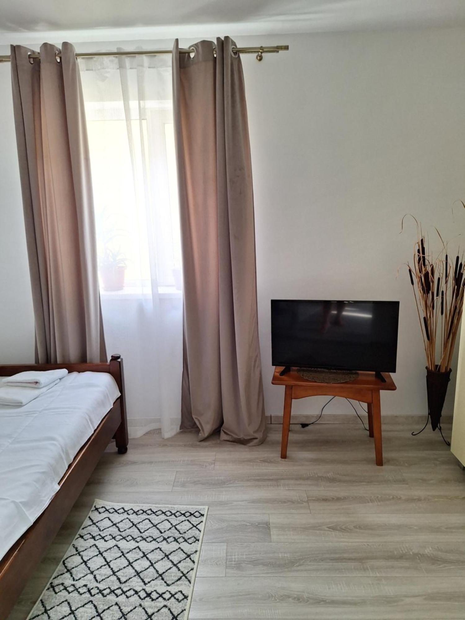 Miha'S Apartament Sulina Buitenkant foto